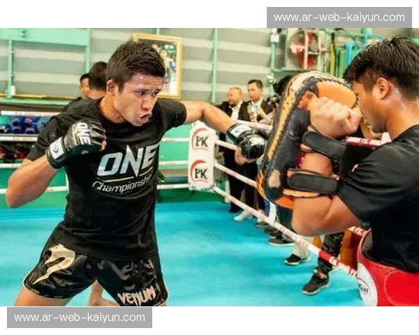 方便vs.泰拳王：一场意想不到的文化碰撞与思维激荡